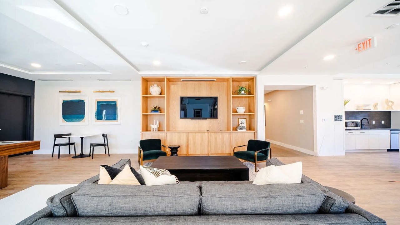 Photo of Livingroom in Lower Washington - Mount Hope