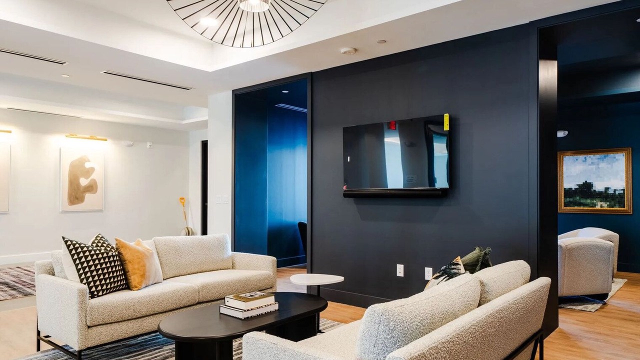 Photo of Livingroom in Lower Washington - Mount Hope