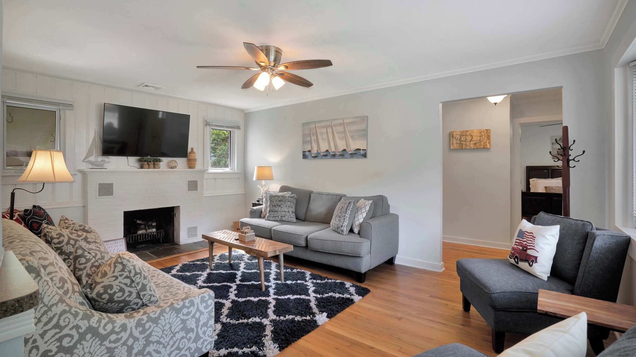 Photo of Livingroom in Jamesport