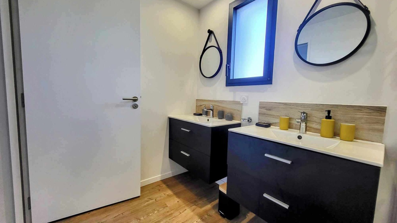 Photo of Bathroom in Penvins