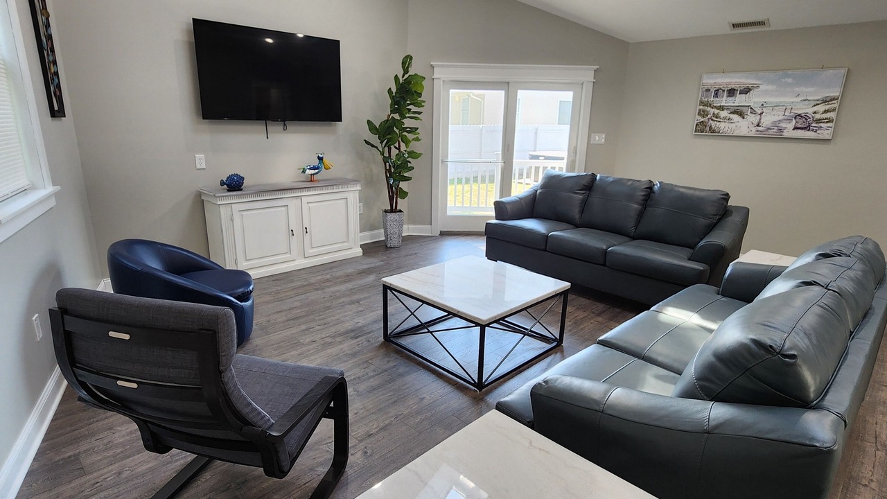 Photo of Livingroom in Town Bank