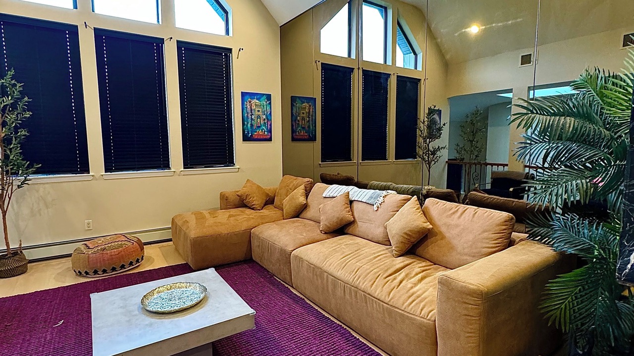 Photo of Livingroom in Fort Salonga