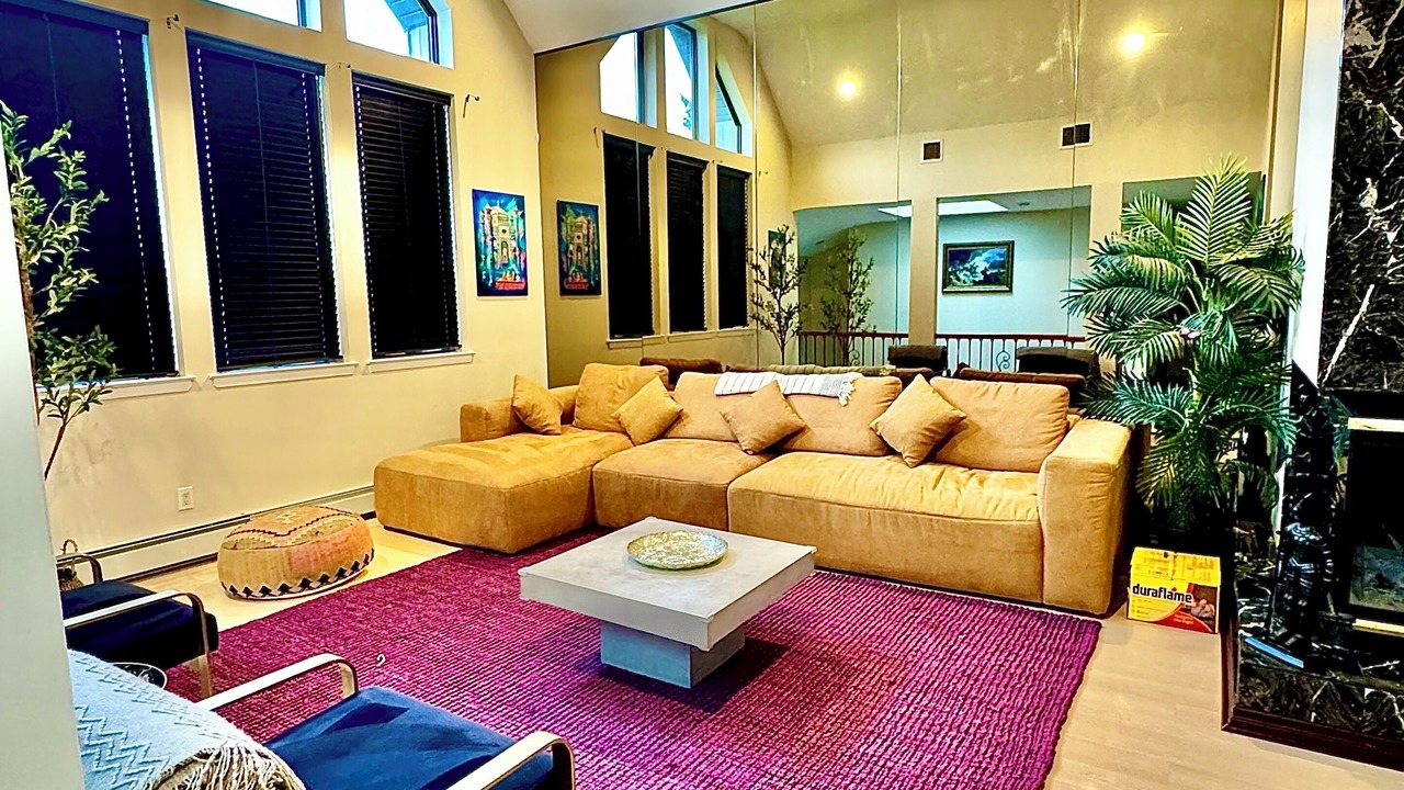 Photo of Livingroom in Fort Salonga