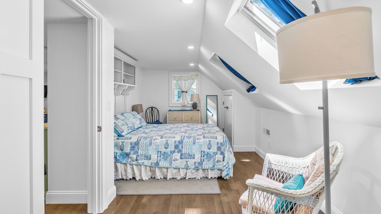 Photo of Bedroom in Popponesset