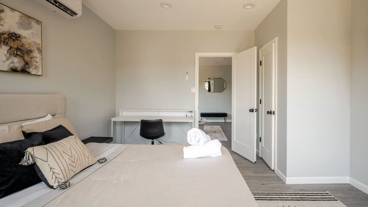 Photo of Bedroom in Black Rock Historic District