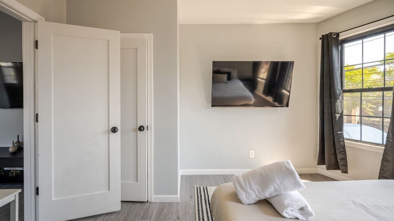 Photo of Bedroom in Black Rock Historic District