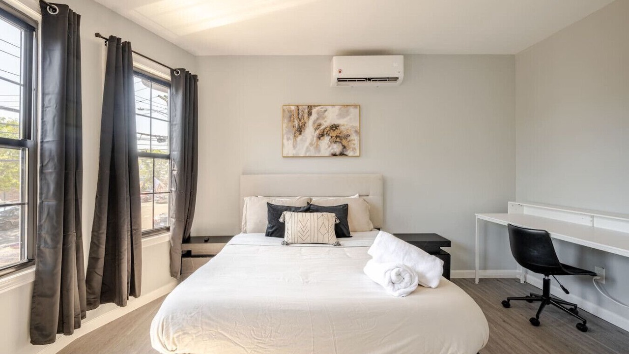 Photo of Bedroom in Black Rock Historic District