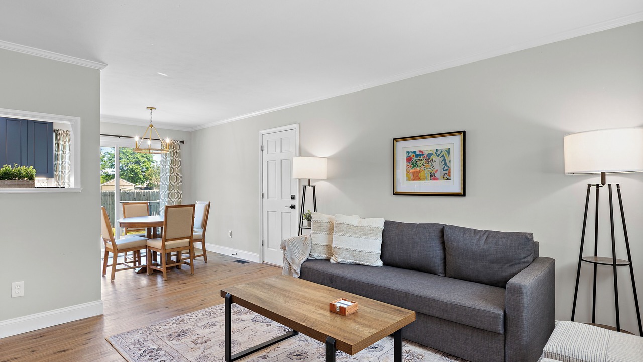 Photo of Livingroom in Fox Hill - Grandview