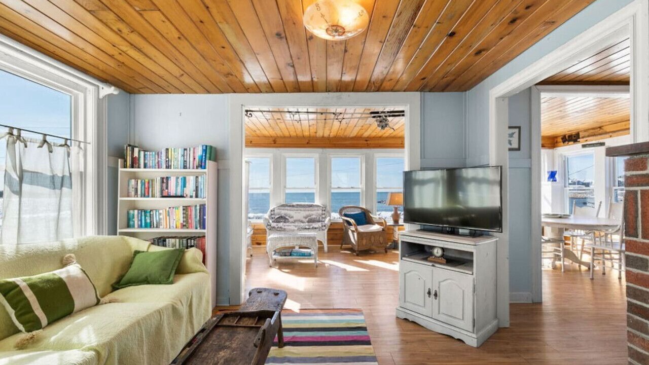 Photo of Livingroom in Silver Beach
