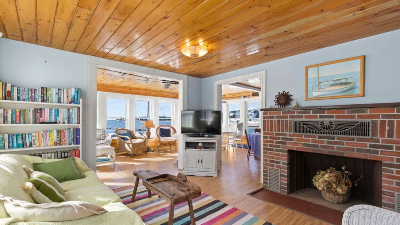 Photo of Livingroom in Silver Beach