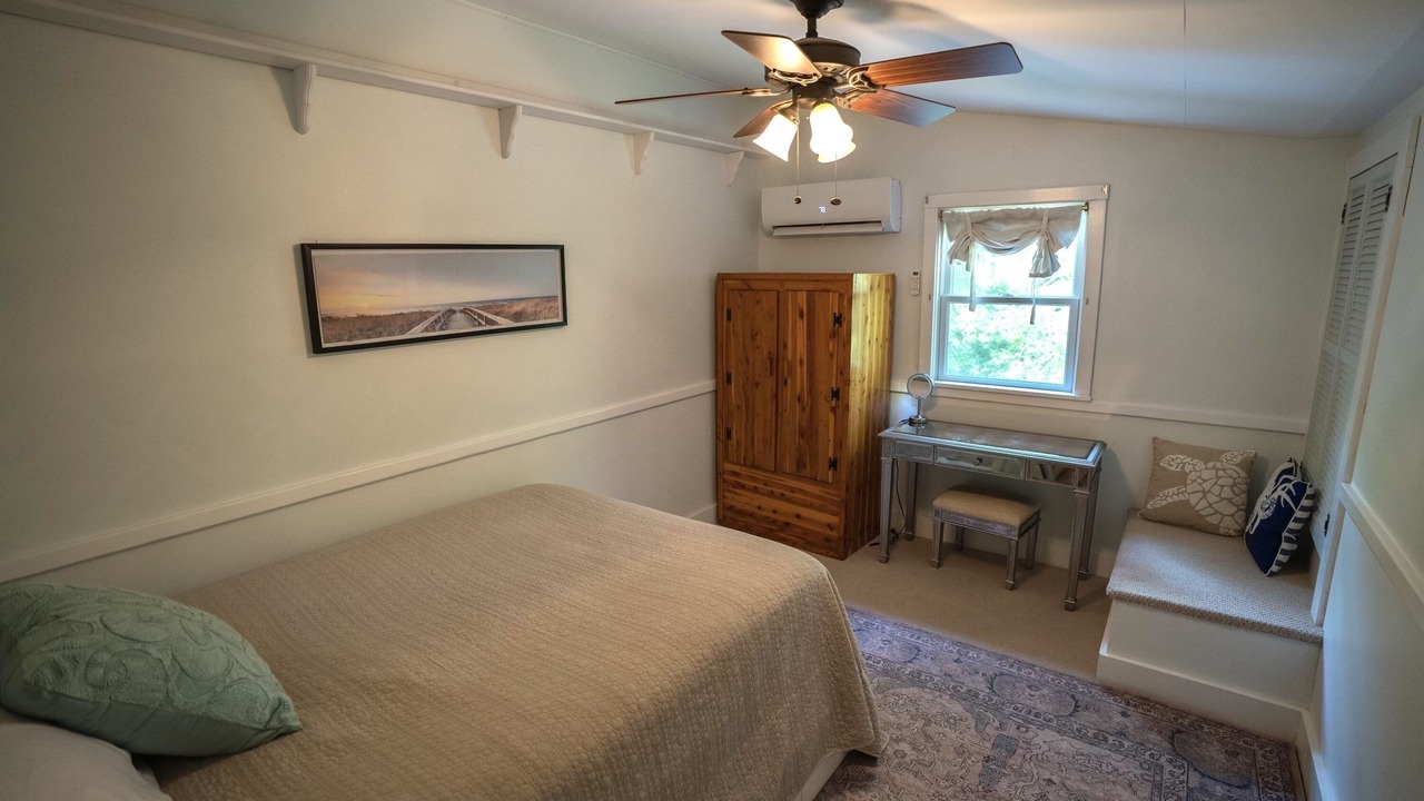 Photo of Bedroom in Manomet