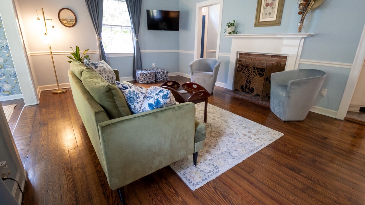 Photo of Livingroom in Central Newport News