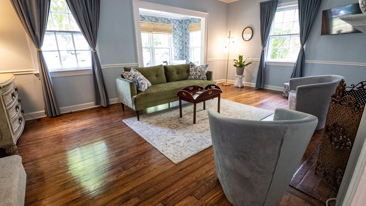 Photo of Livingroom in Central Newport News