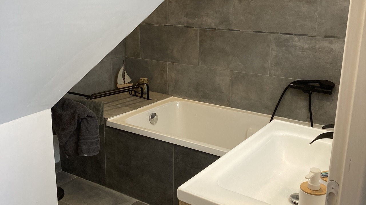 Photo of Bathroom in Dinan