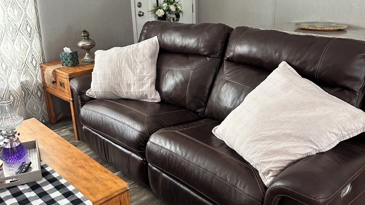 Photo of Livingroom in Falls of Rough