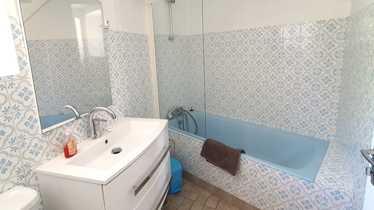 Photo of Bathroom in Hillion
