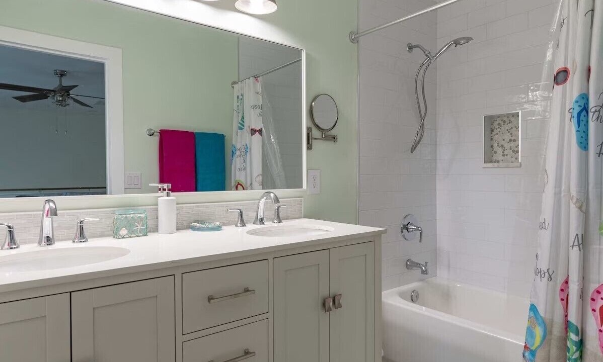 Photo of Bathroom in Cocoa Isles