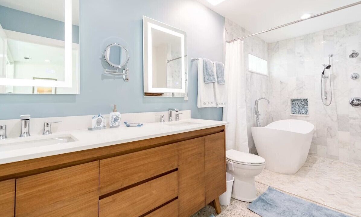 Photo of Bathroom in Cocoa Isles