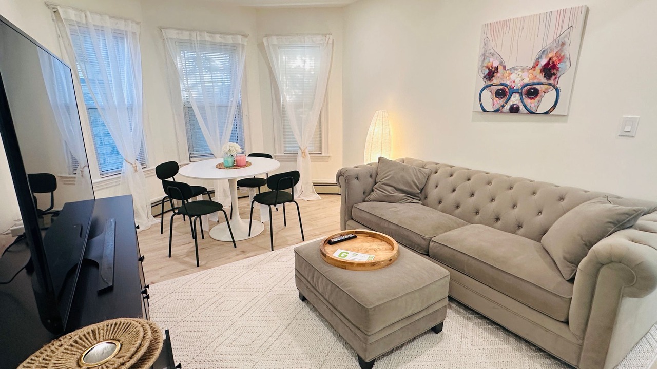 Photo of Livingroom in East Somerville