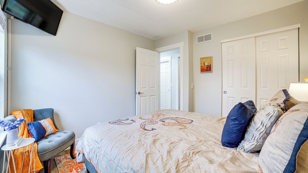 Photo of Bedroom in Town of Pines