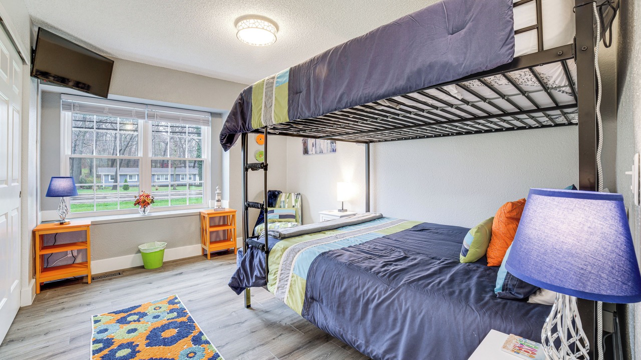 Photo of Bedroom in Town of Pines