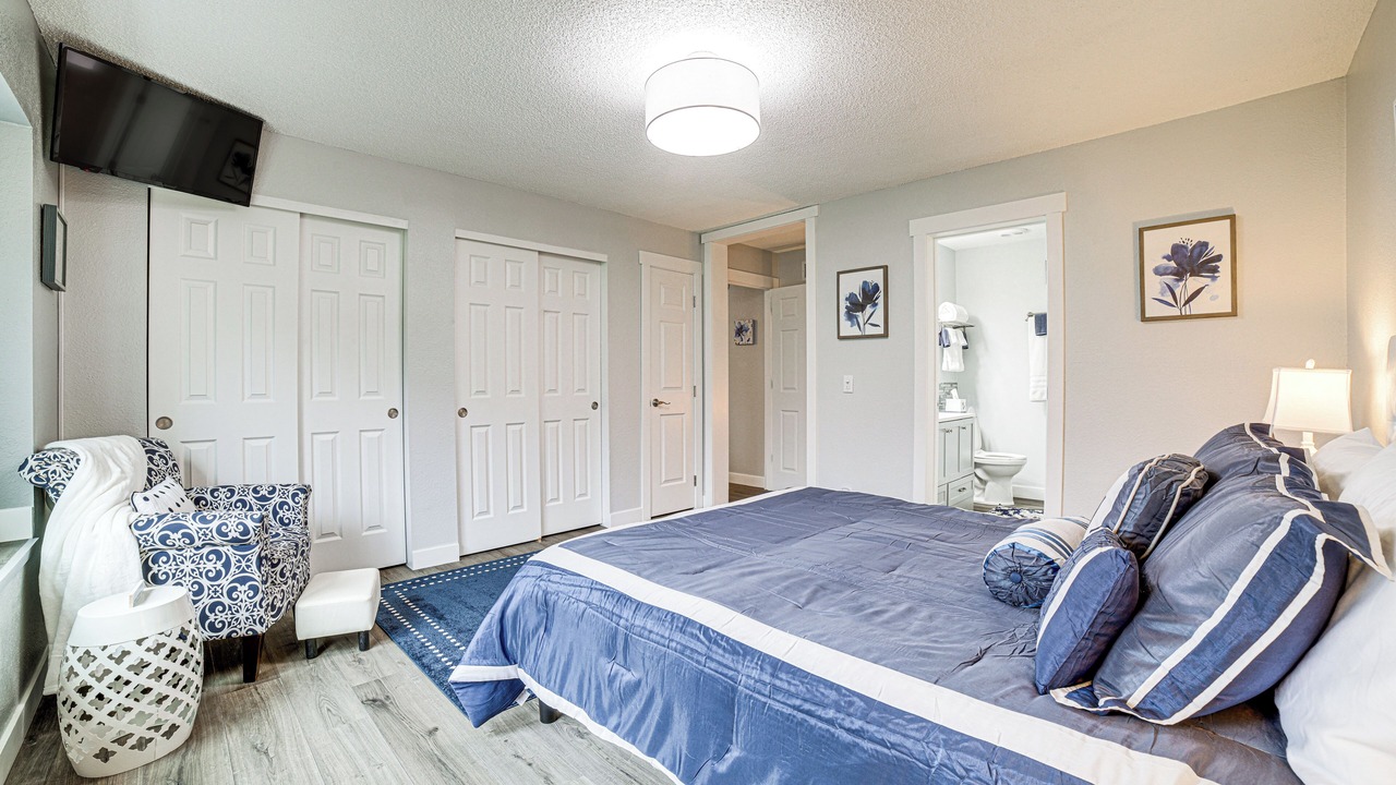 Photo of Bedroom in Town of Pines