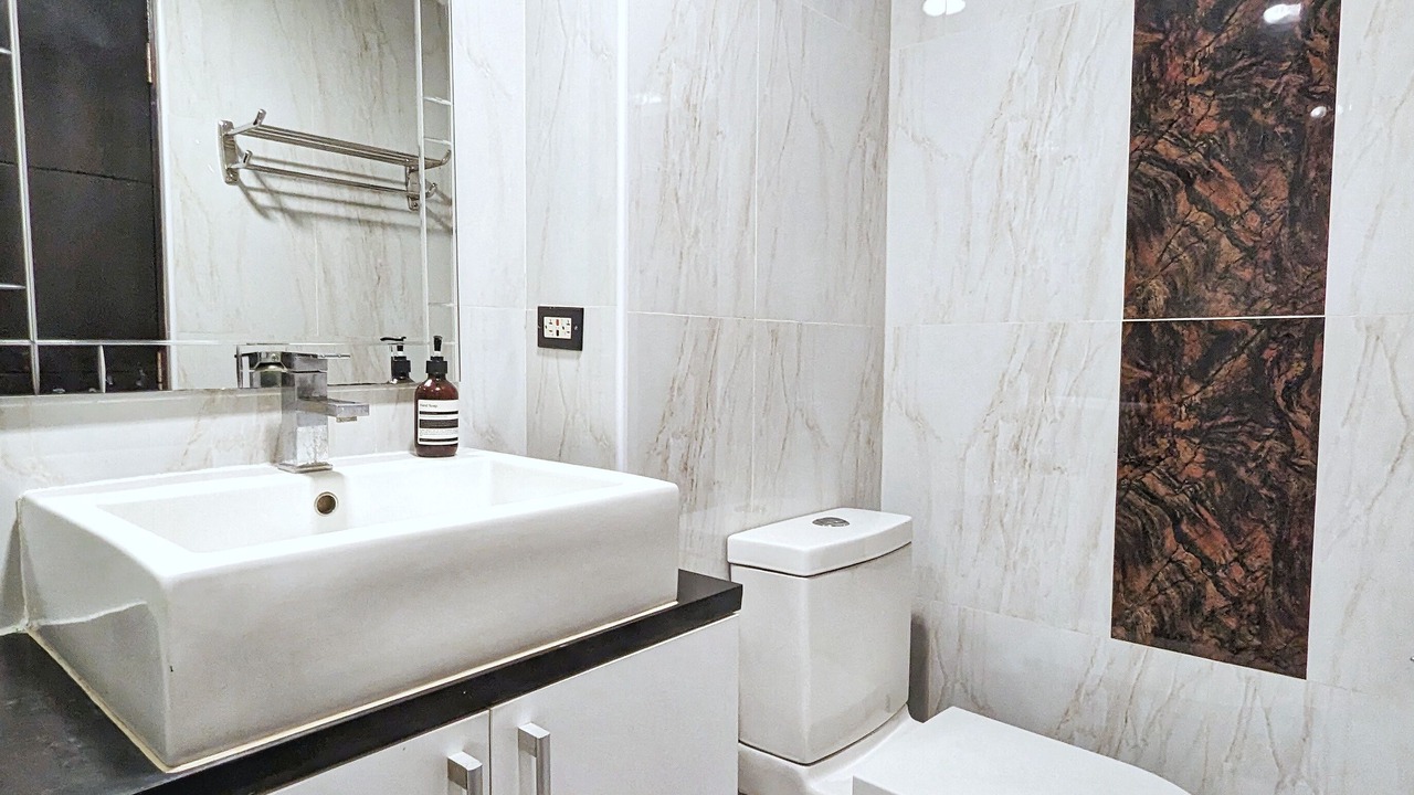 Photo of Bathroom in Clark Freeport