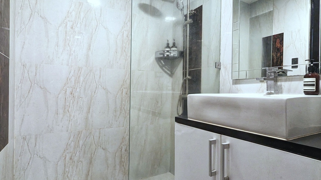 Photo of Bathroom in Clark Freeport