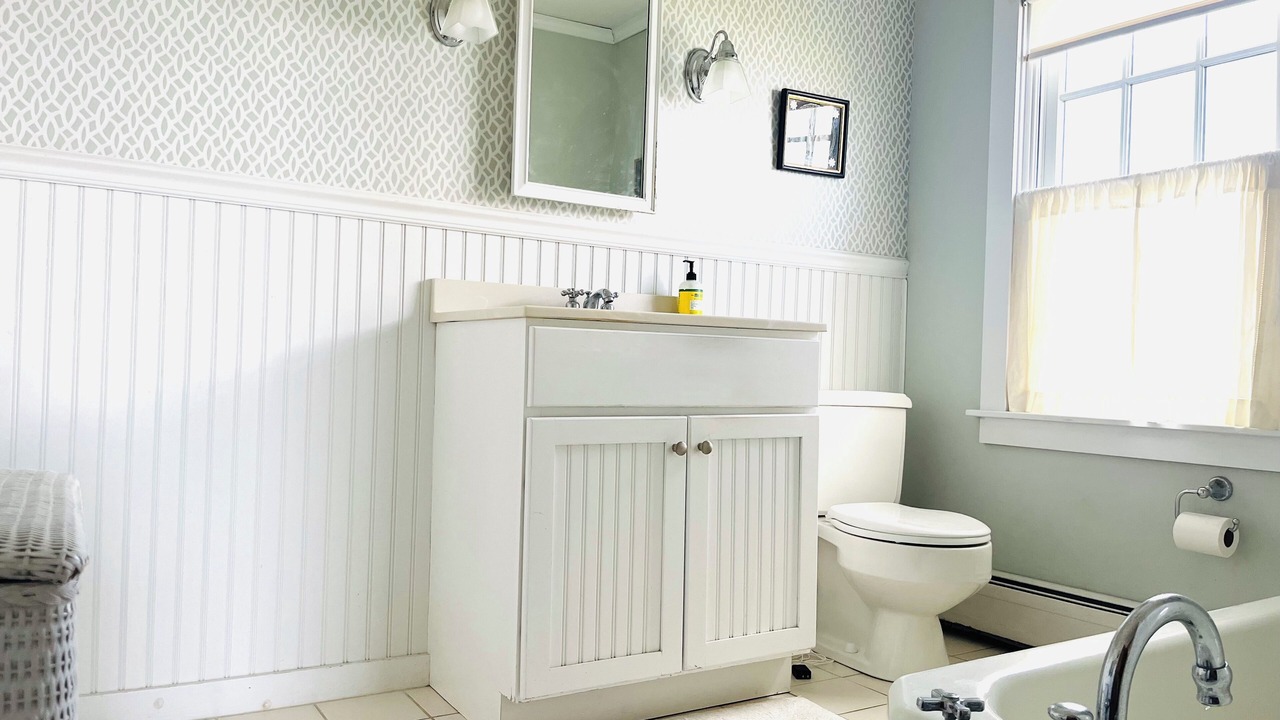 Photo of Bathroom in East Orleans