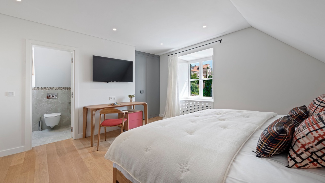 Photo of Bedroom in Pile