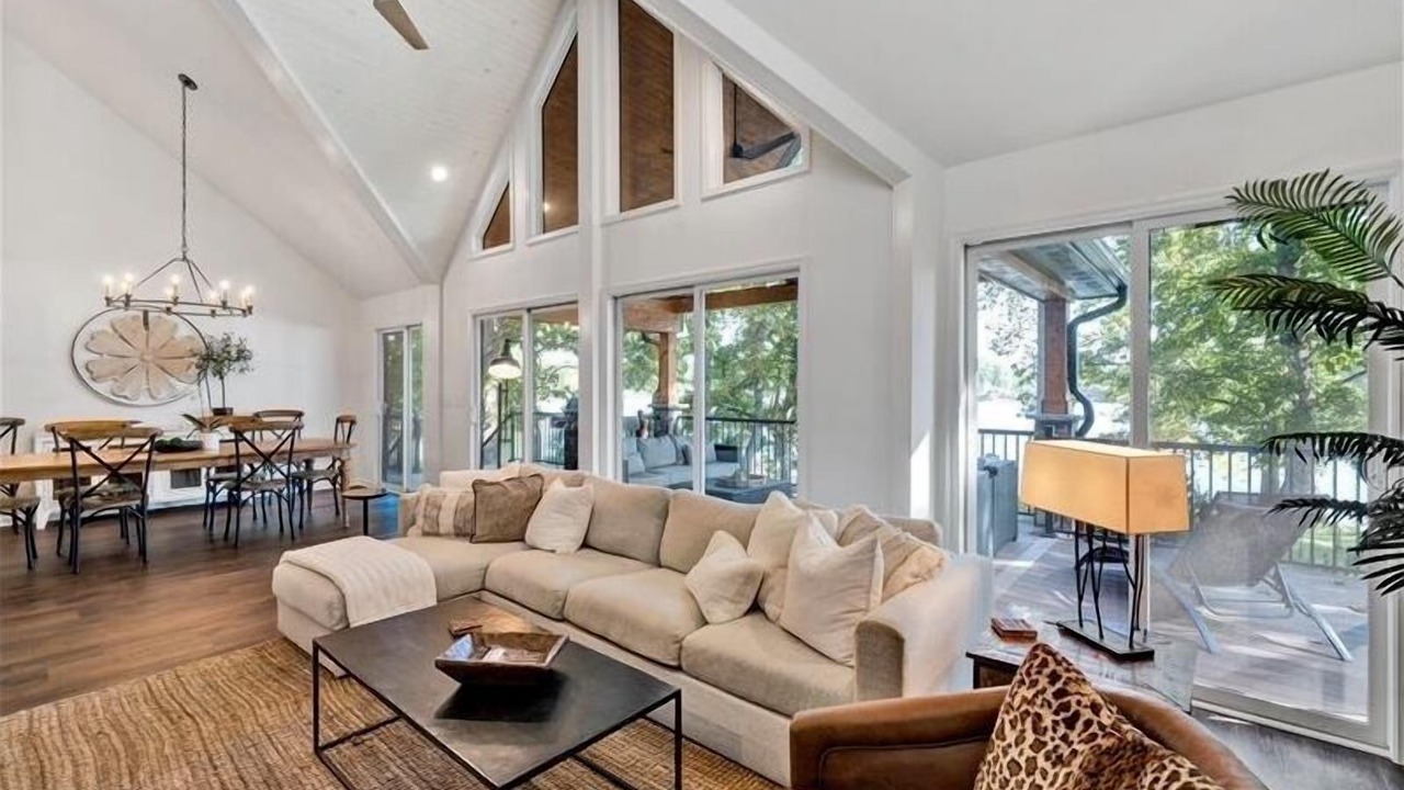 Photo of Livingroom in Huddleston
