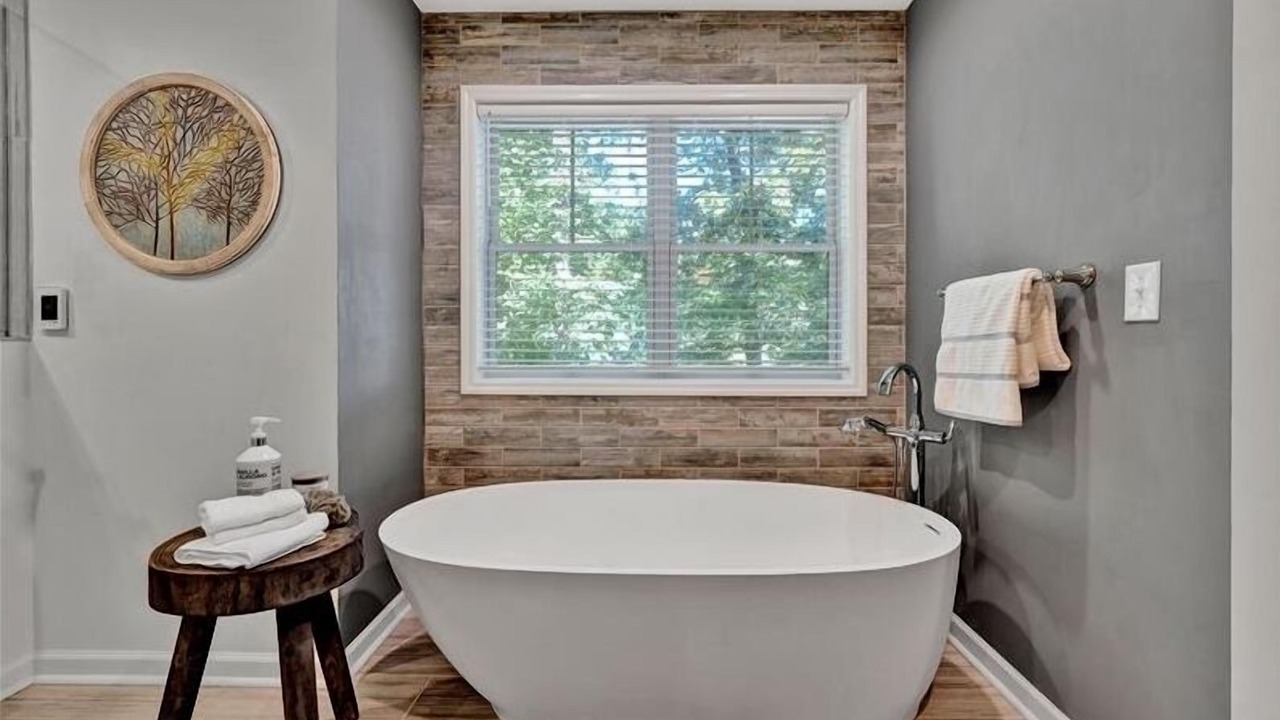 Photo of Bathroom in Huddleston