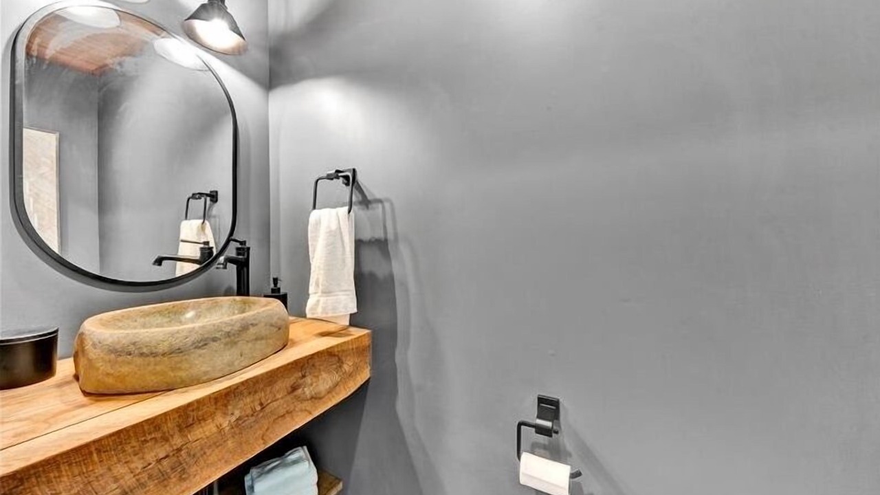 Photo of Bathroom in Huddleston
