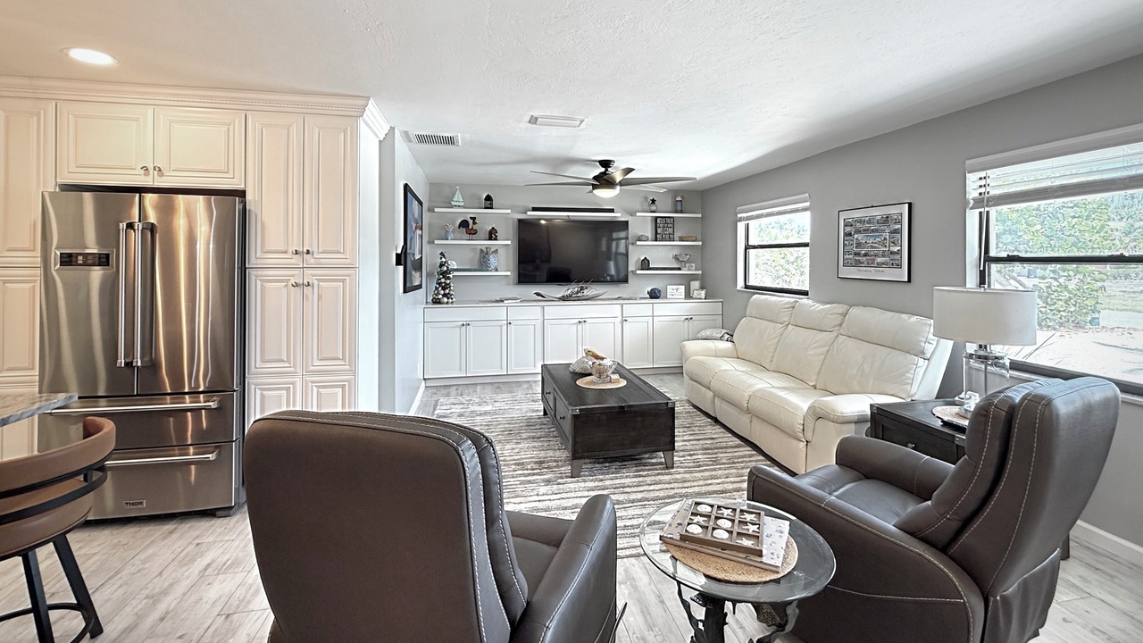 Photo of Livingroom in Pine Island Center