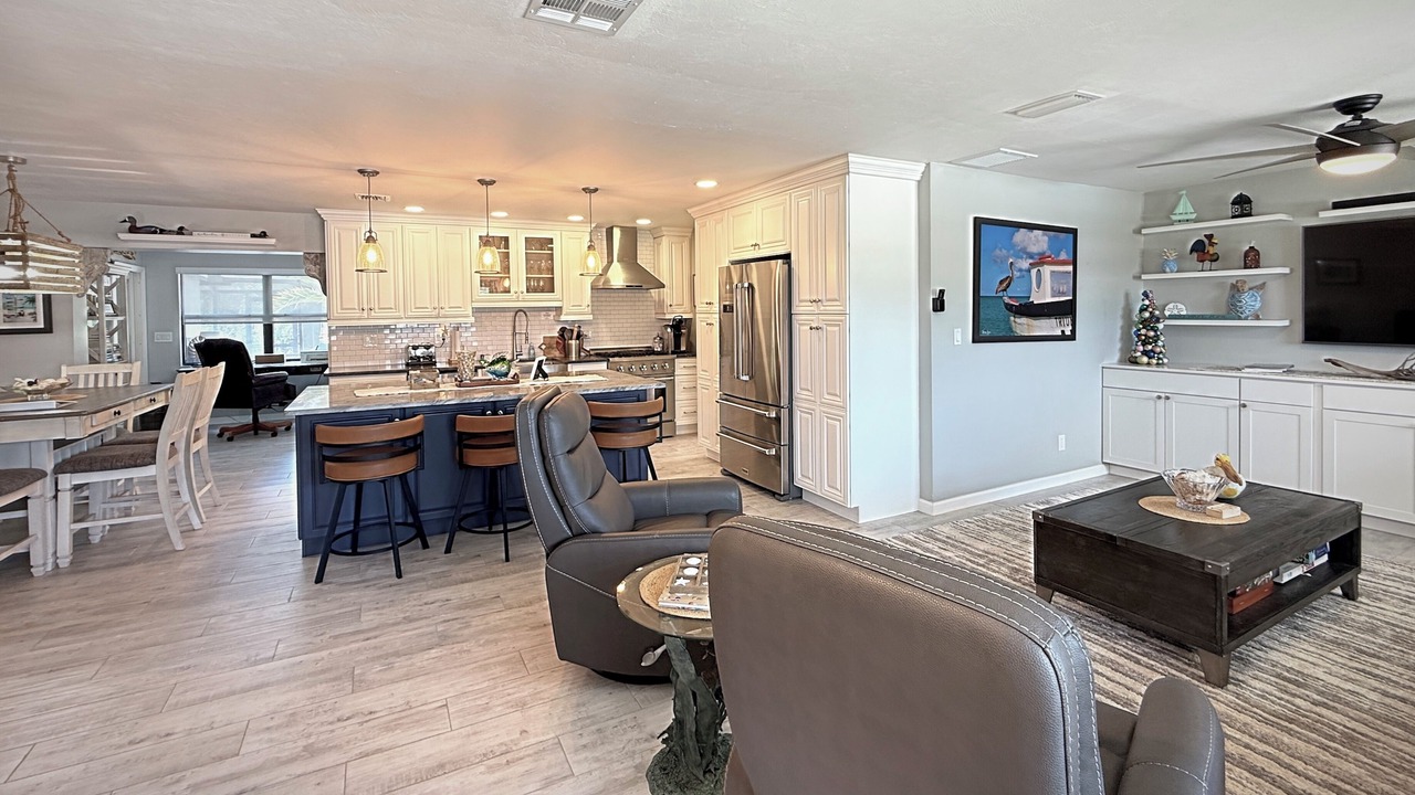 Photo of Livingroom in Pine Island Center