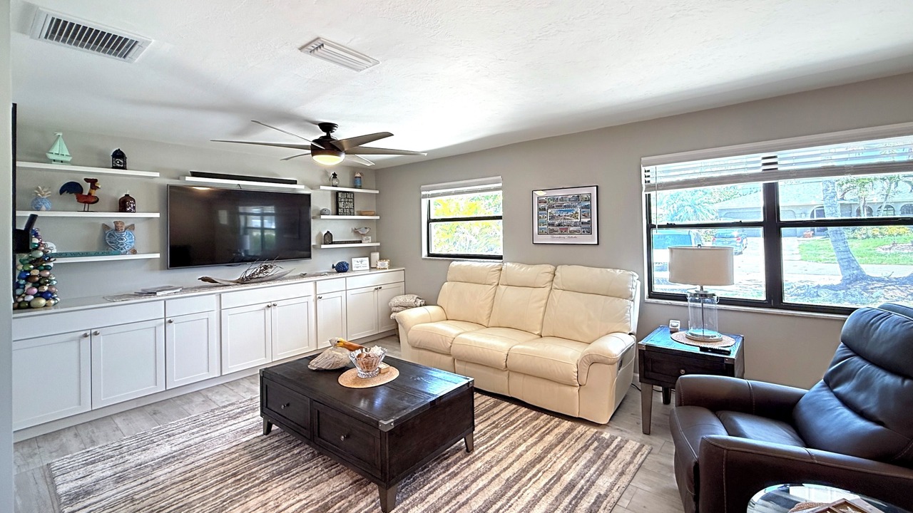 Photo of Livingroom in Pine Island Center