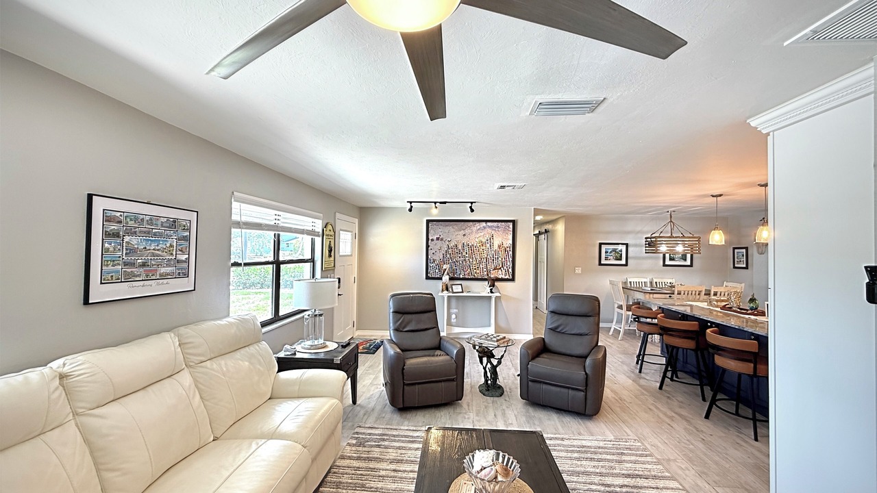 Photo of Livingroom in Pine Island Center