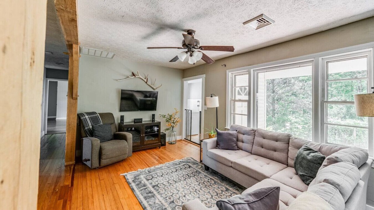 Photo of Livingroom in Bedford