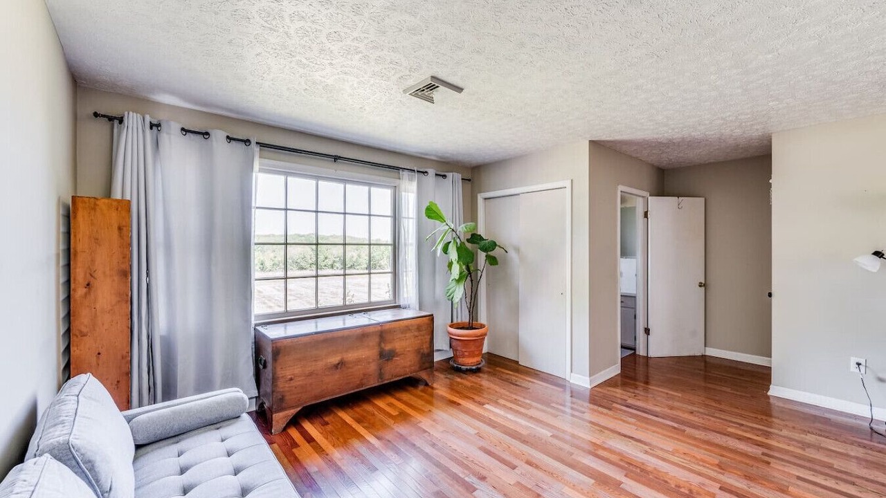 Photo of Livingroom in Bedford