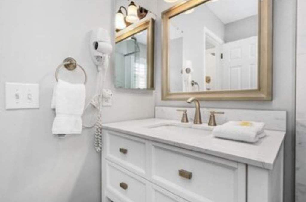 Photo of Bathroom in Crystal Shores