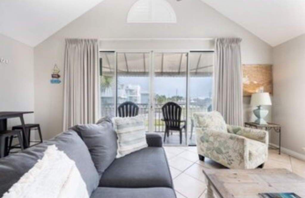 Photo of Livingroom in Crystal Shores