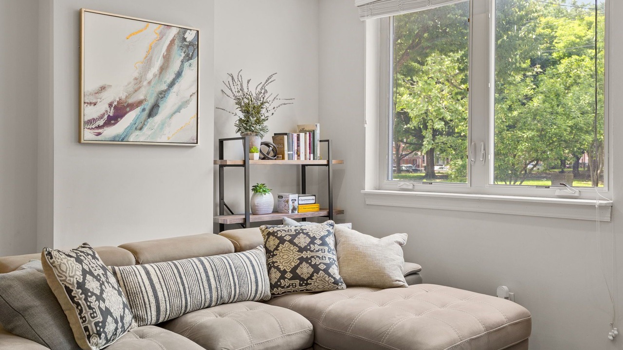 Photo of Livingroom in Queen Village
