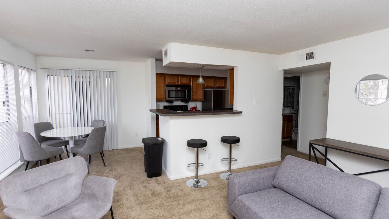 Photo of Livingroom in Coliseum Central