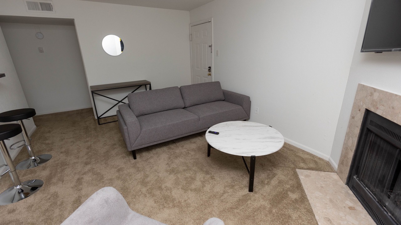Photo of Livingroom in Coliseum Central
