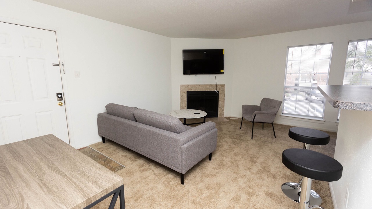 Photo of Livingroom in Coliseum Central