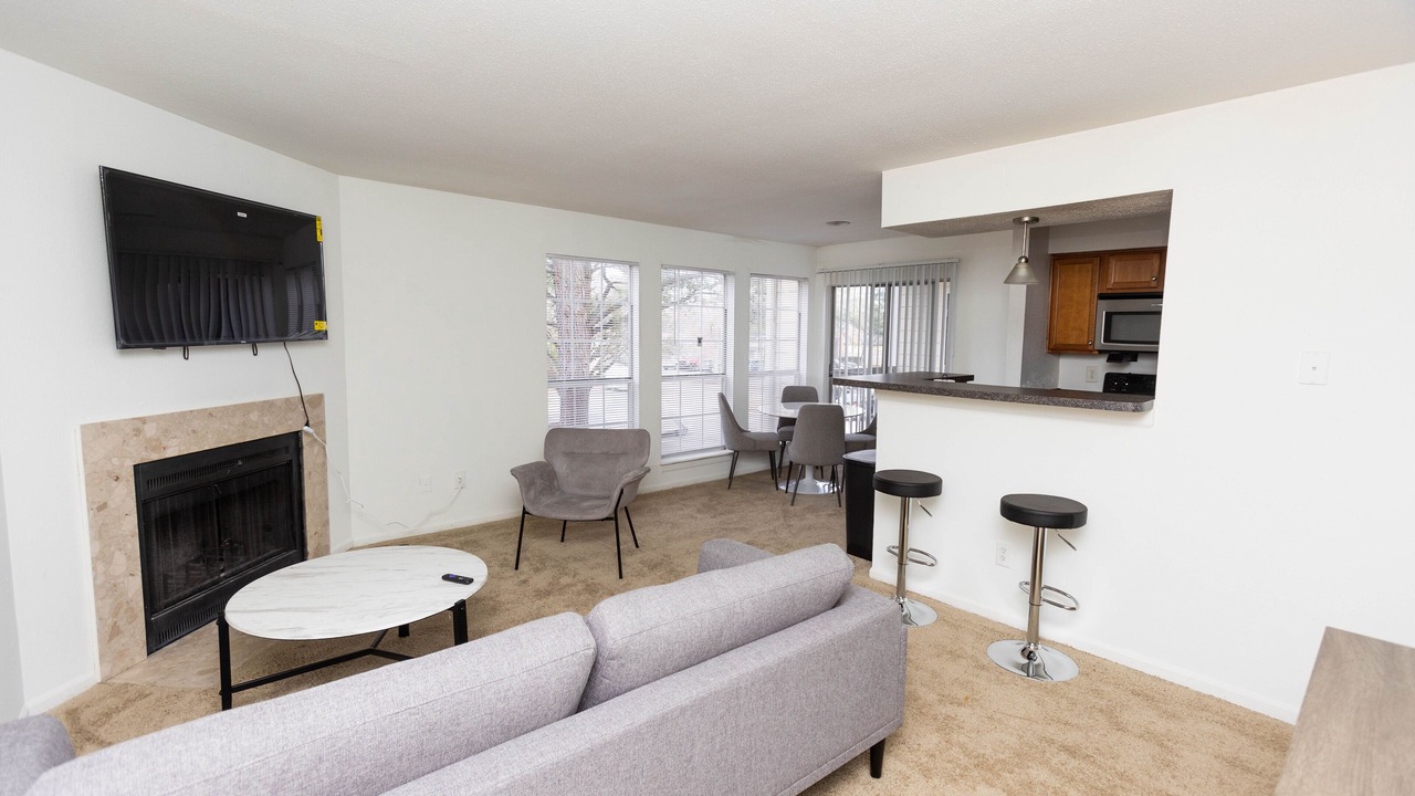 Photo of Livingroom in Coliseum Central