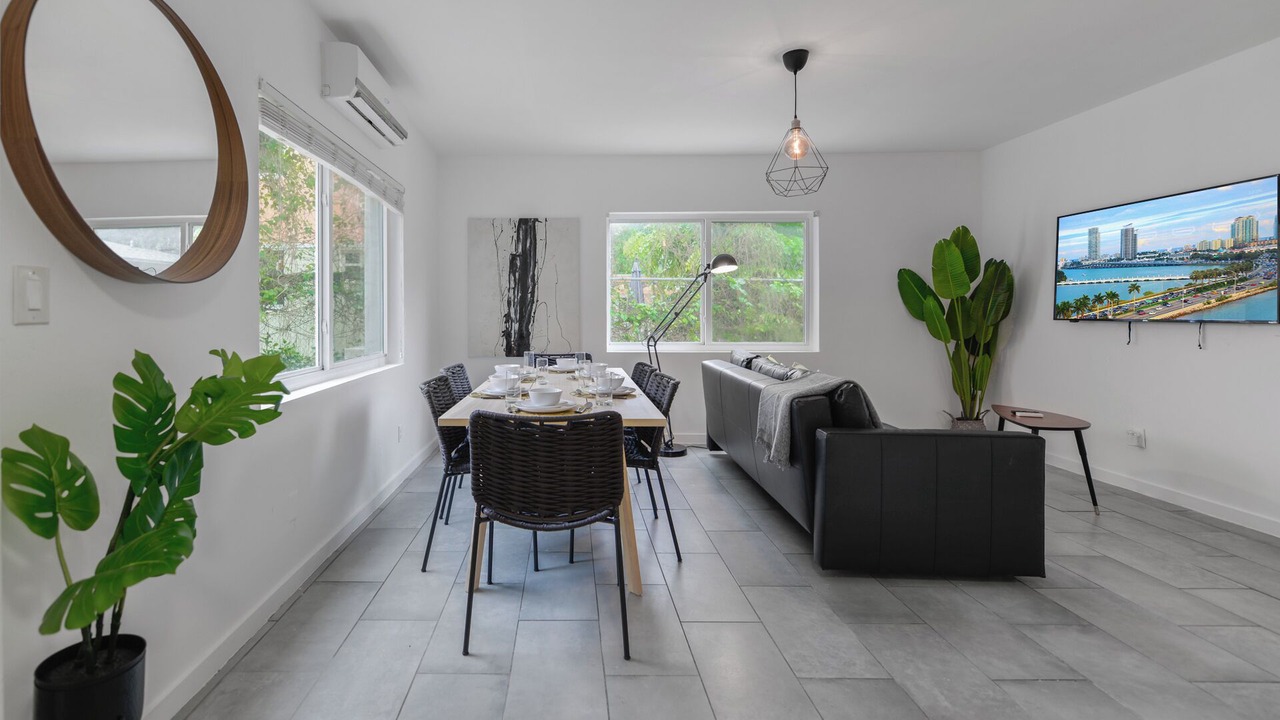 Photo of Livingroom in Northeast Miami