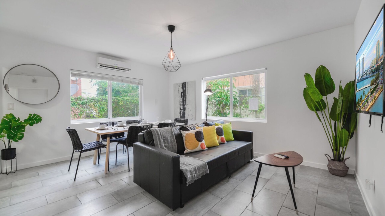 Photo of Livingroom in Northeast Miami