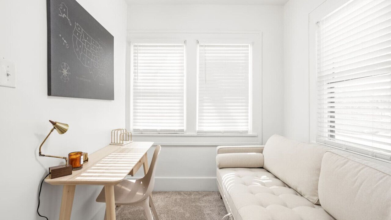 Photo of Livingroom in Holy Cross