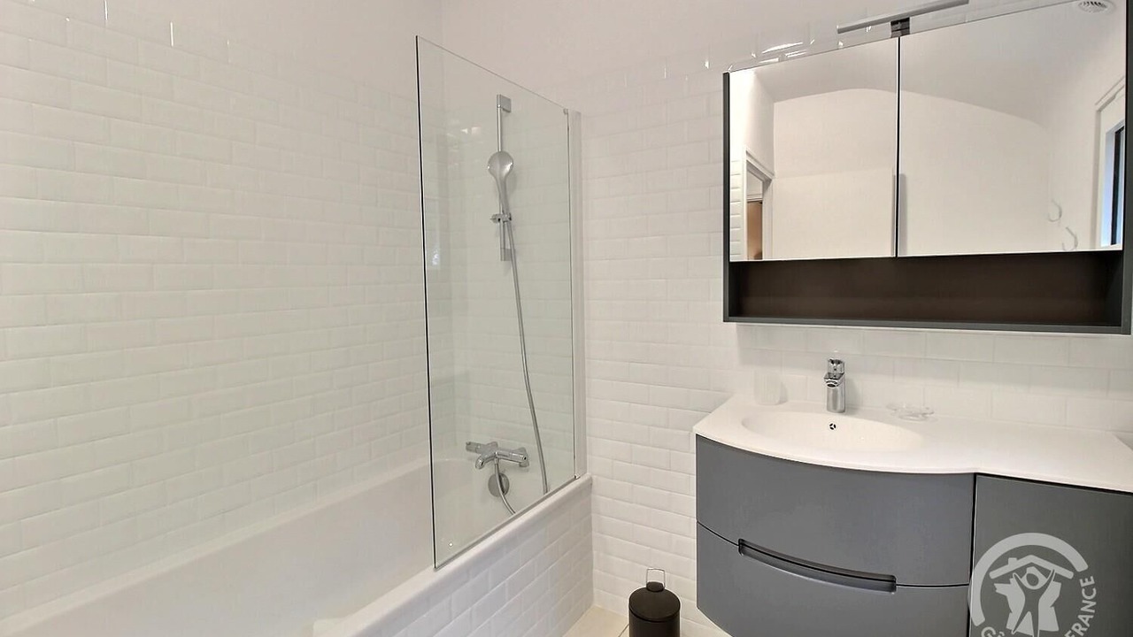 Photo of Bathroom in Tregastel